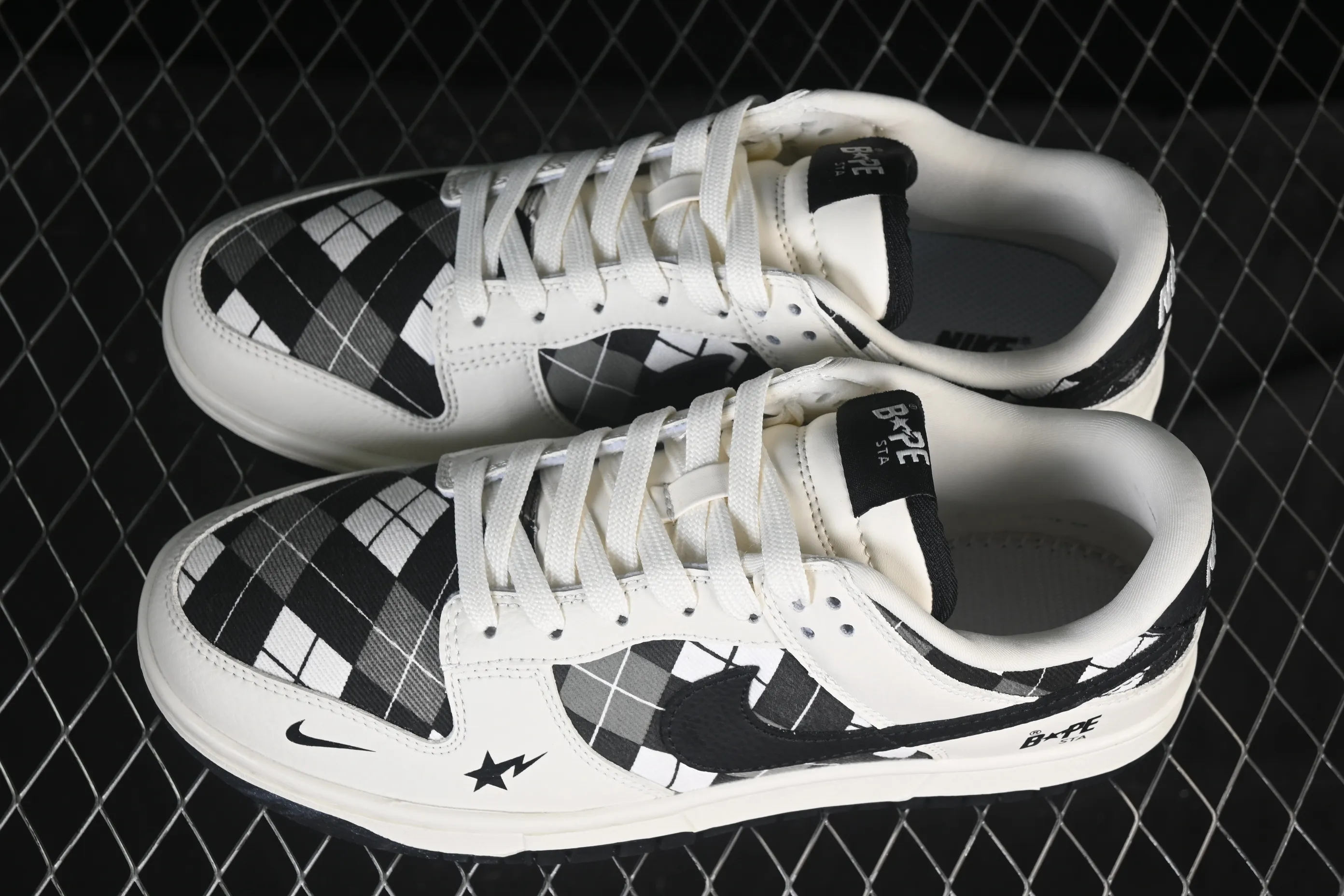 All categories Nk SB Dunk Series Nk SB Dunk Low High-end customized low-top sneakers Nike SB Dunk Low BAPE co-branded white and black mesh High-end customized low-top casual sneakers SC0601-463